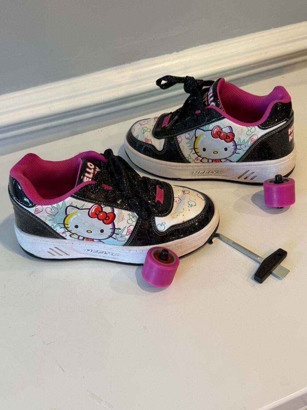 Heelys Kama Hello Kitty Skate Shoe - Kids' Youth Size 3